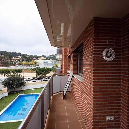 Two Bedroom Stylish Studio, 5 Minutes Walk From The Апартаменты Льорет-де-Мар