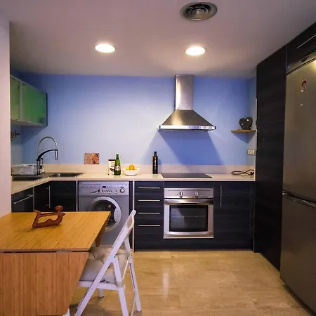 Two Bedroom Stylish Studio, 5 Minutes Walk From The Apartment *