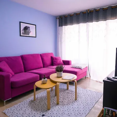 Two Bedroom Stylish Studio, 5 Minutes Walk From The