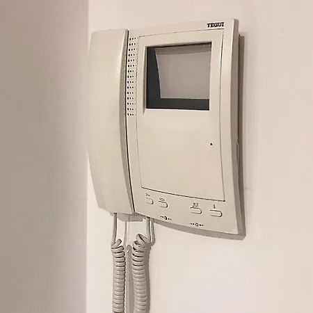 アパート Two Bedroom Stylish Studio, 5 Minutes Walk From The *
