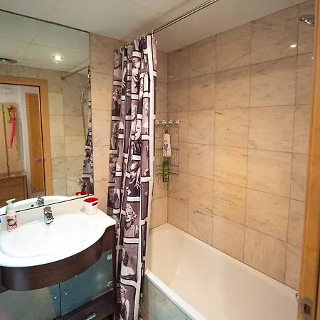 Two Bedroom Stylish Studio, 5 Minutes Walk From The *