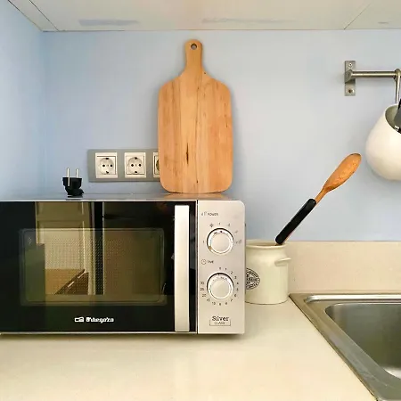 Two Bedroom Stylish Studio, 5 Minutes Walk From The *